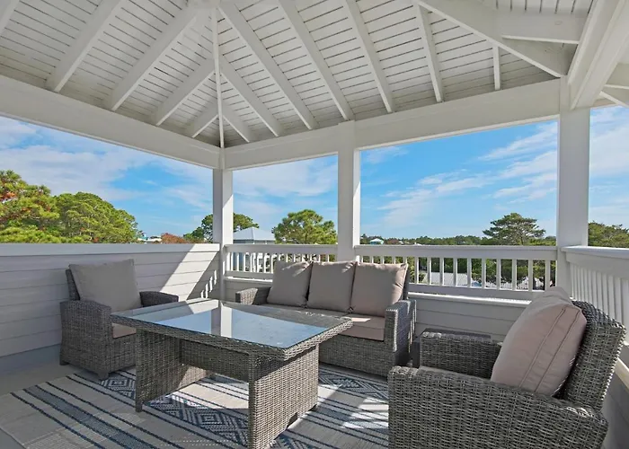 Golf Cart, 3 King Beds, Covered Rooftop Area, Half Mile To Beach!