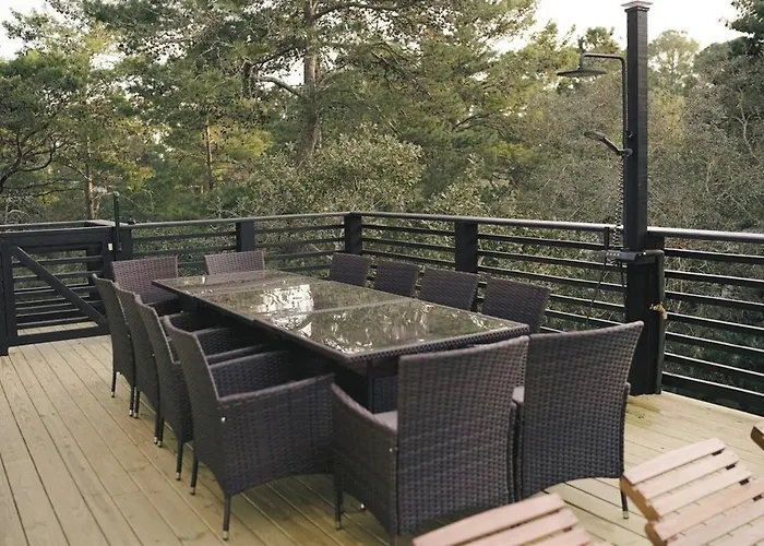 Sleeps 30, Movie Theater, Unique Pool, Golf Cart